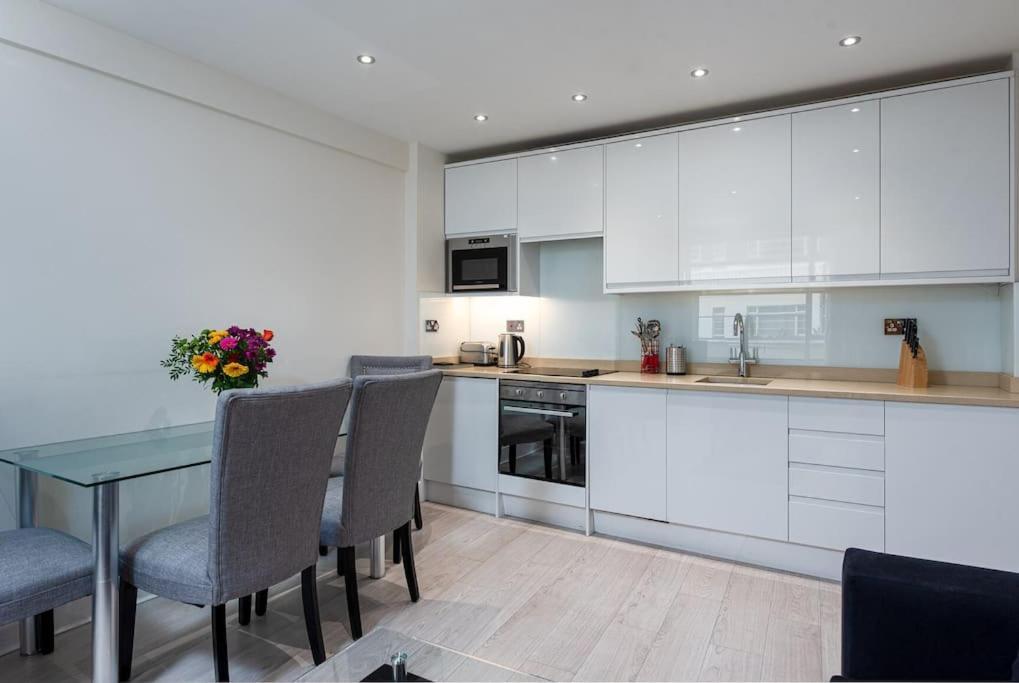 Chic Apartment - Fabulous Central Location In Zone 1 London Exteriör bild