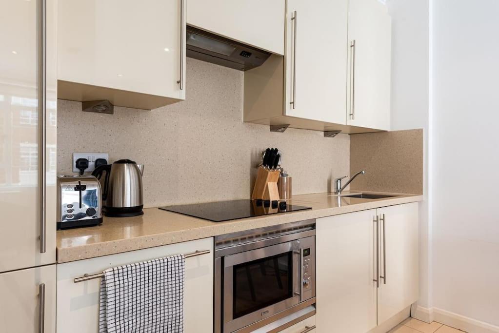 Chic Apartment - Fabulous Central Location In Zone 1 London Exteriör bild